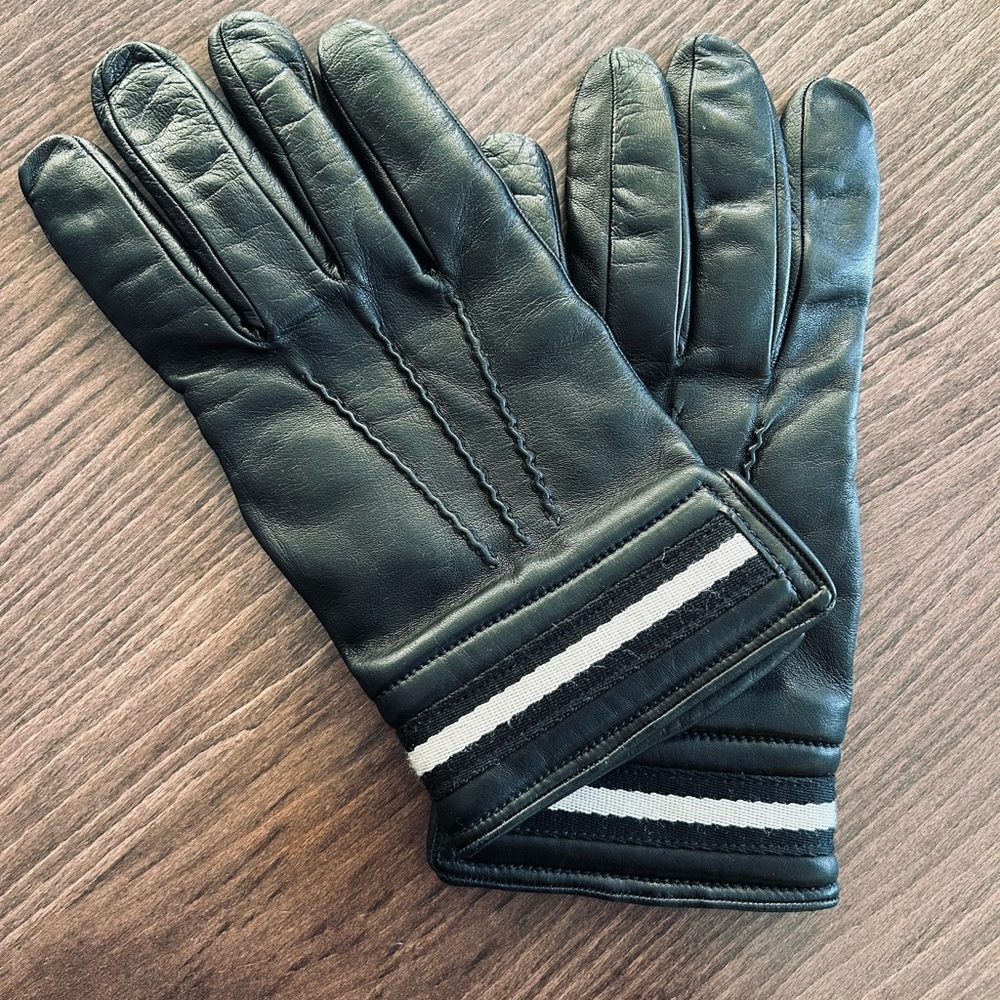 BALLY lambskin cashmere Men’s gloves & Bally dustbag.
